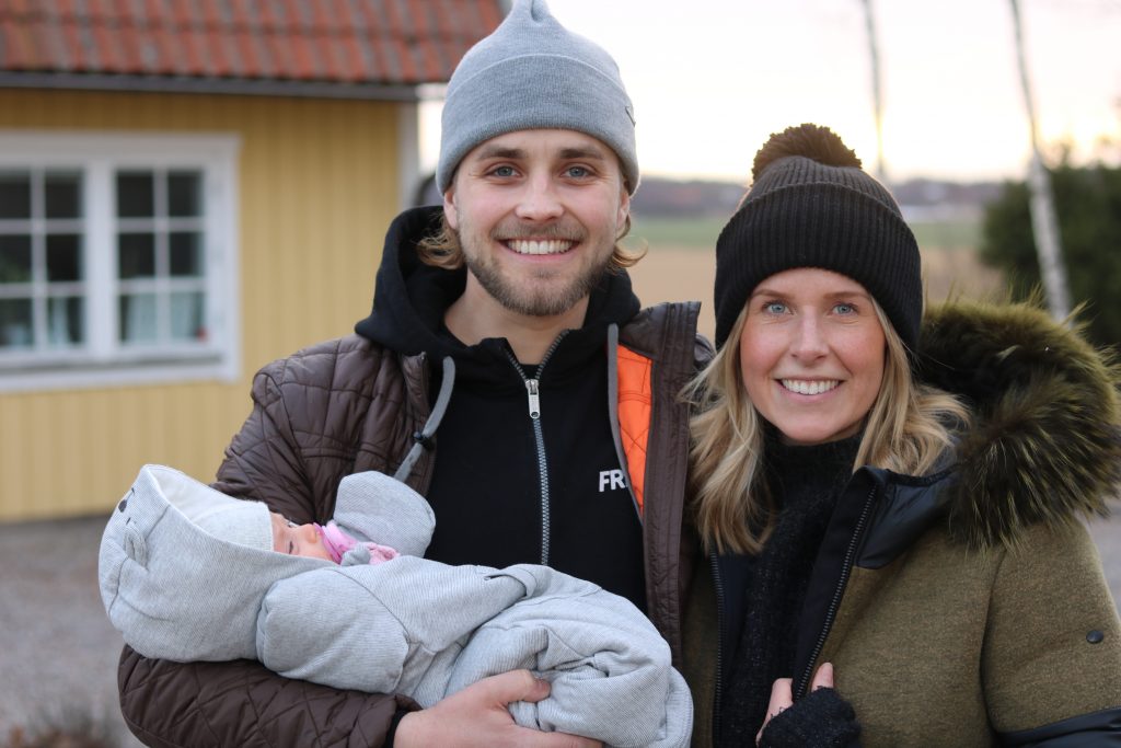 Caroline Kejberts och Joacim Rickling med bebis